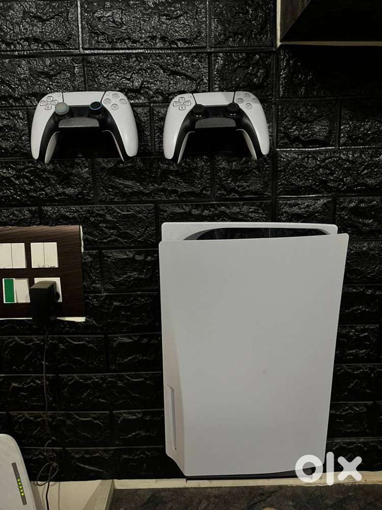 Ps5 with two controllers