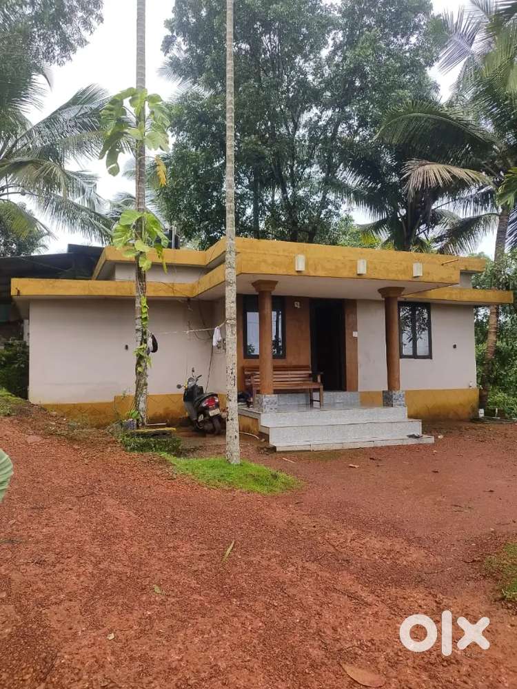 5 സെന്റ്.സ്ഥലം 2 ബെഡ് റൂം. 11 ലക്ഷം വില