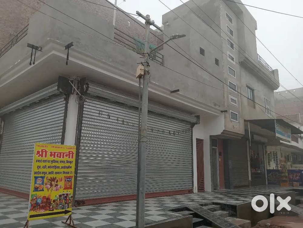 Corner showroom 19*25