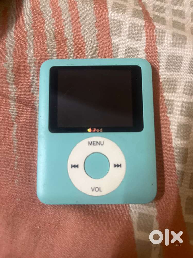 Apple ipod nano 3rd gen blue not working / for parts or collection