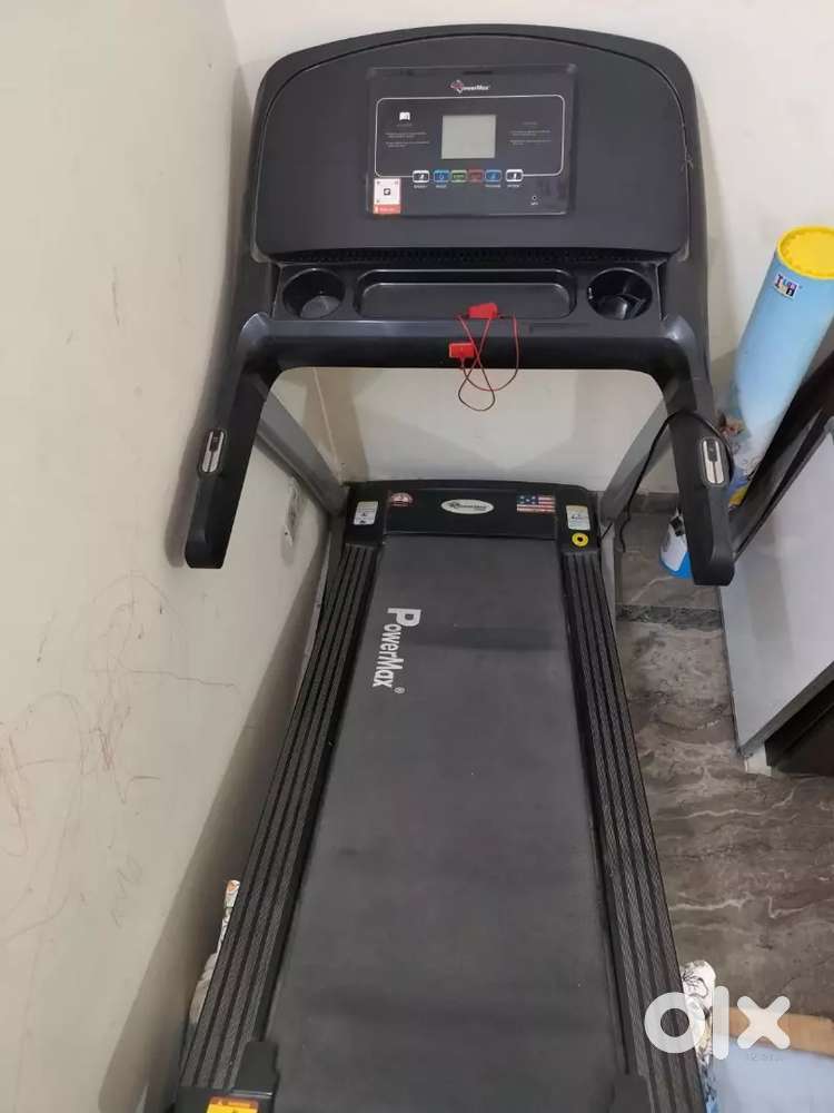 Selling treadmill in a new condition