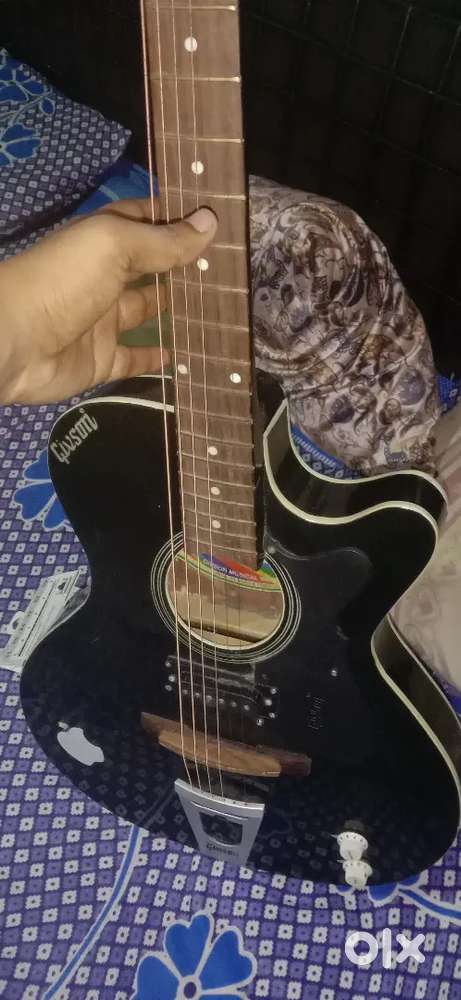 Acoustic guitar givson