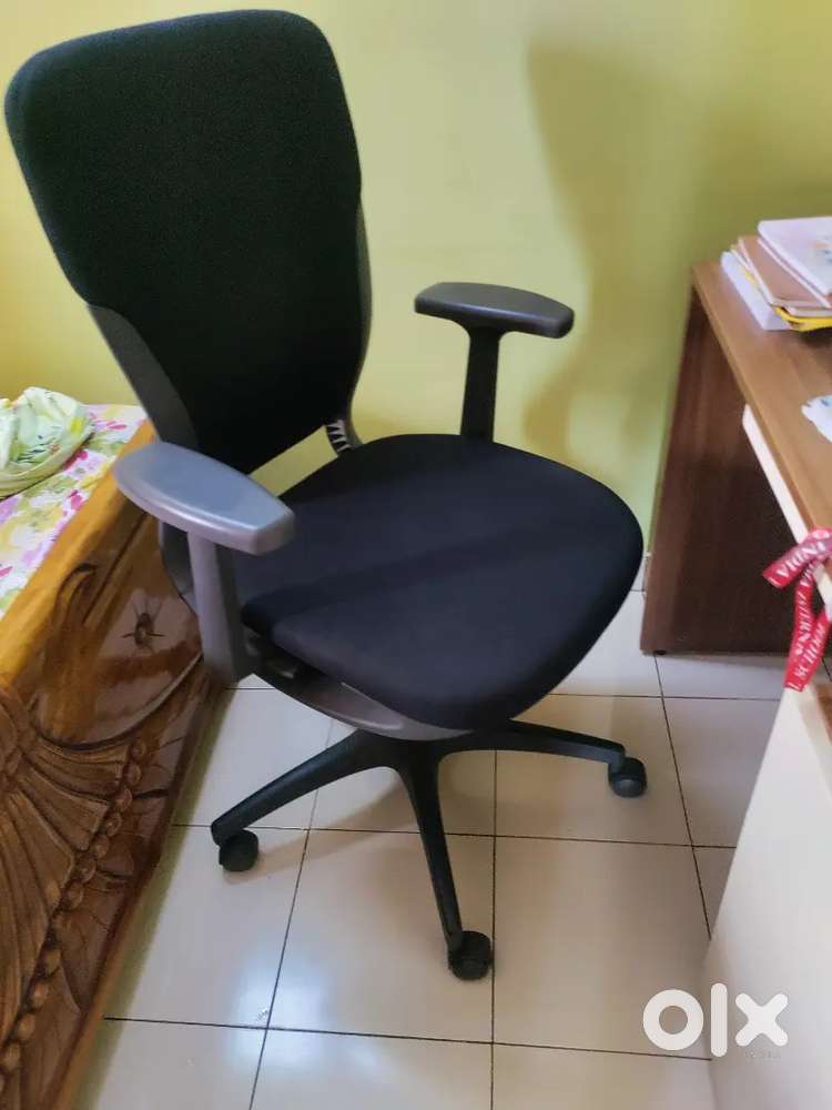 Chair with wheel for study