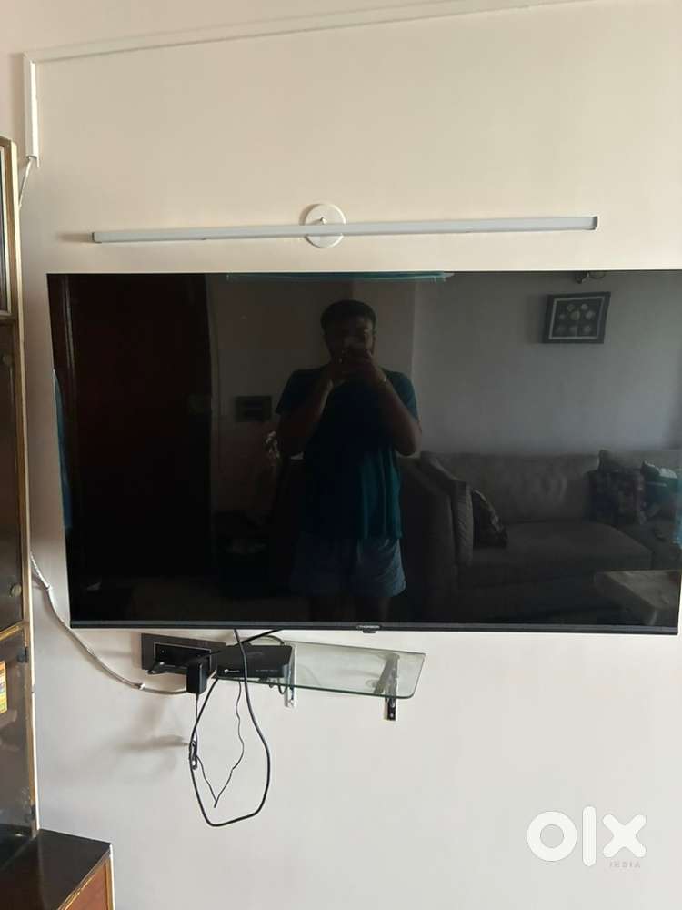 Thomson 1 year old 50inch 4k tv android google smart panel problem
