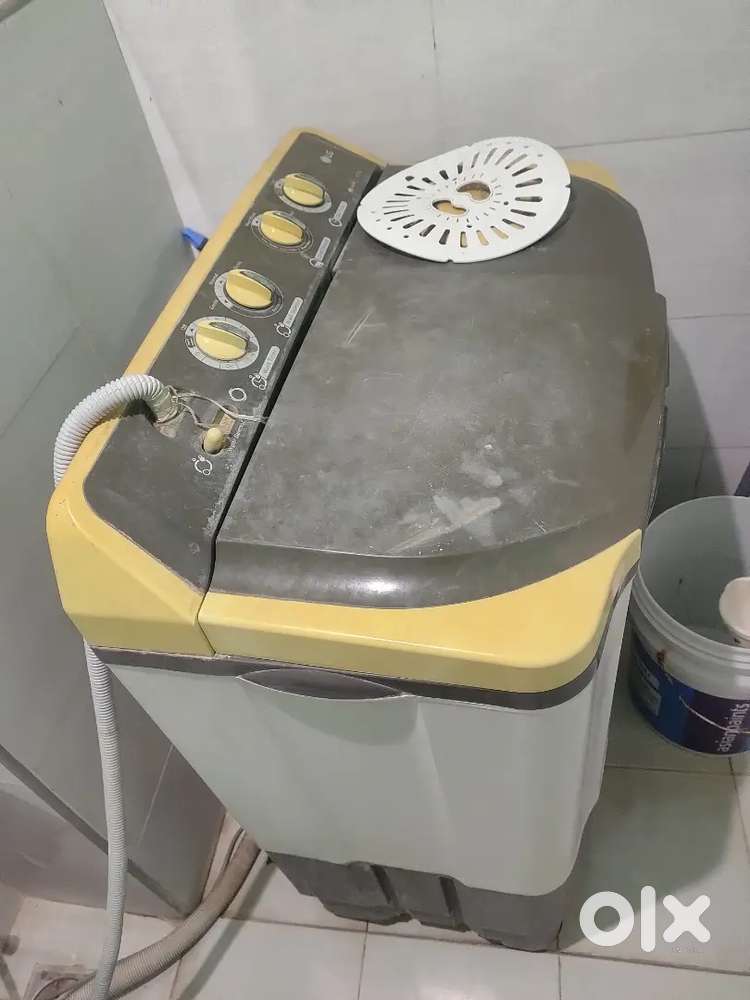 LG semi automatic washing machine is for sell rs. 2500