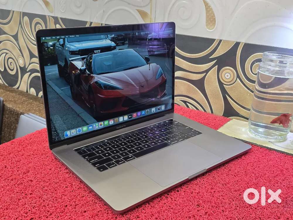 Apple Macbook Pro i9 16gb 512gb 5.5gb GRAPHICS 15inch Retina Touchbar