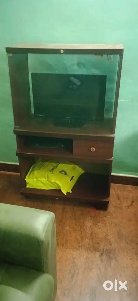 24 inch Tv With Tv stand