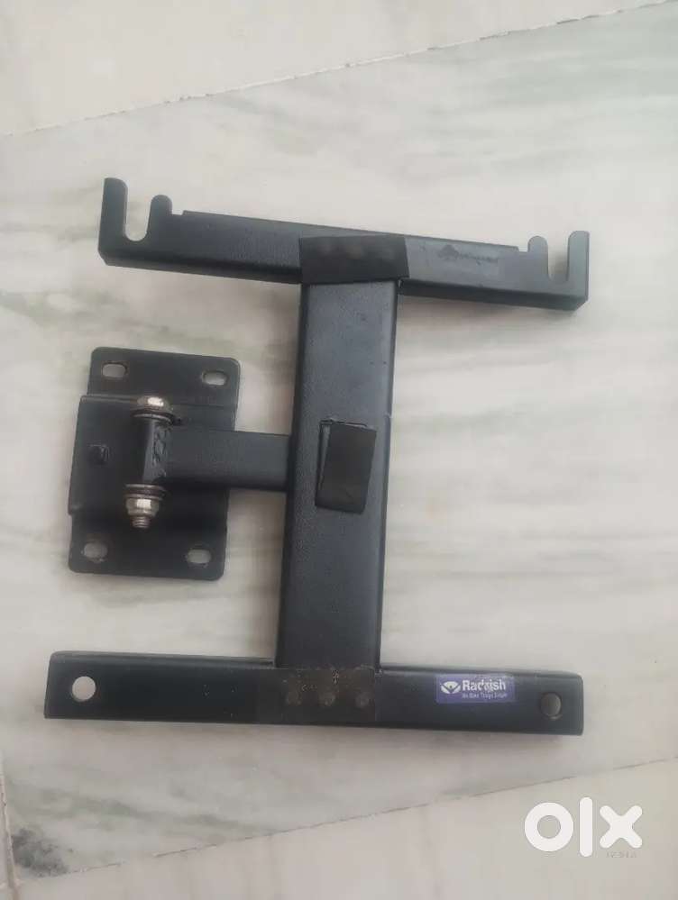 Lg 32 leg stands & wall stand
