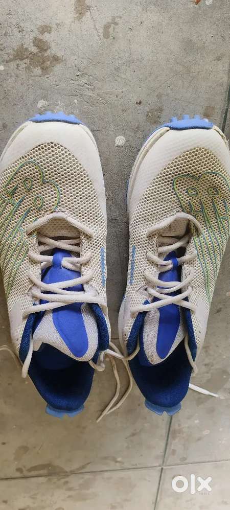 Cricket bowling spikes of new balance