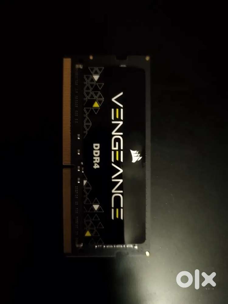 CORSAIR  16 GB DDR4 (laptop)