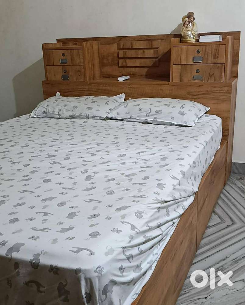 Queen Size Bed + Side Table