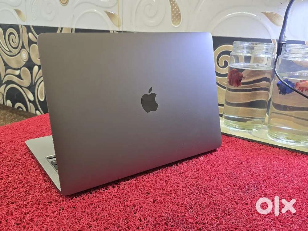 M2 Apple Macbook 8gb Ram 256gb SSD 13inch Retina Display Touchbar
