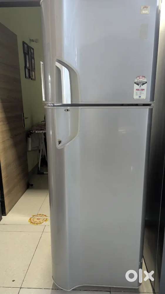 Godrej 3 star frost free fridge refrigerator 305 Litre