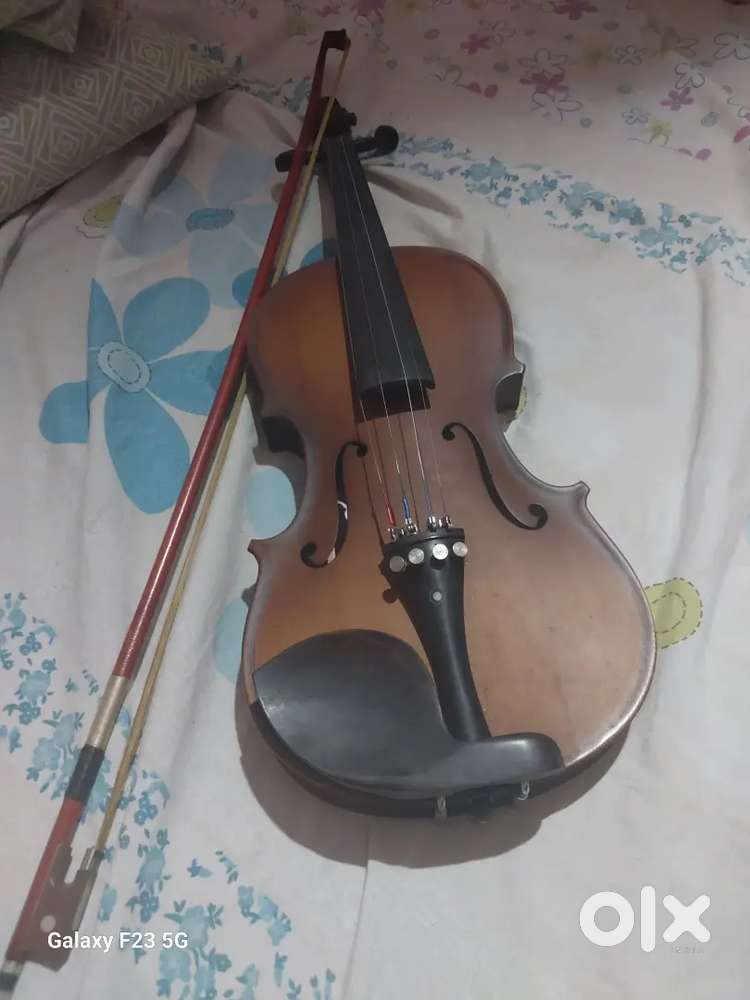 This is violin with i buyed 7000rs+500 bow.. Only used 3 months