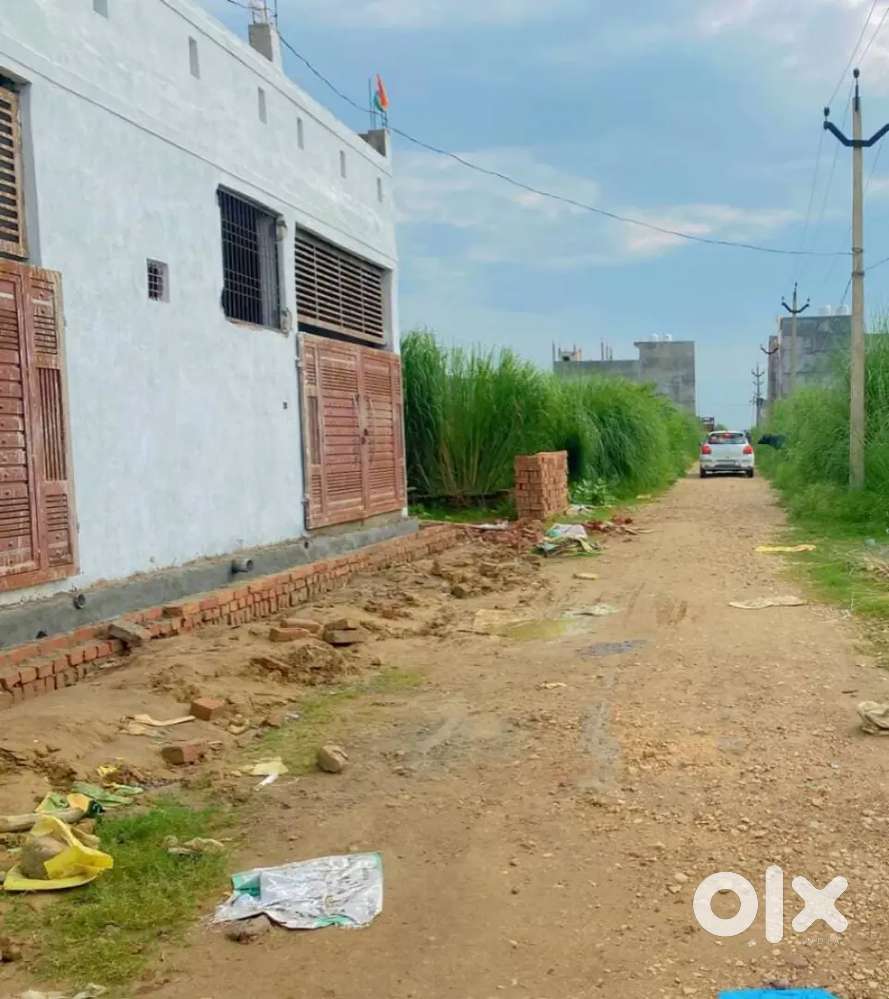 A superb plot in front 40 feet road