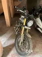 Royal Enfield intercepter bear 650 
940 km