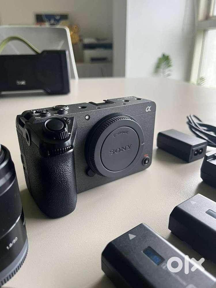 FX30 with 50mm f1.8 Sony, with bill extra battery.