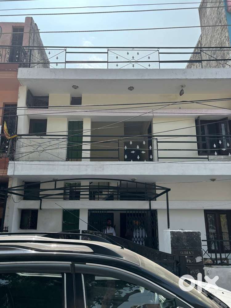 8 marla facing park phase 1