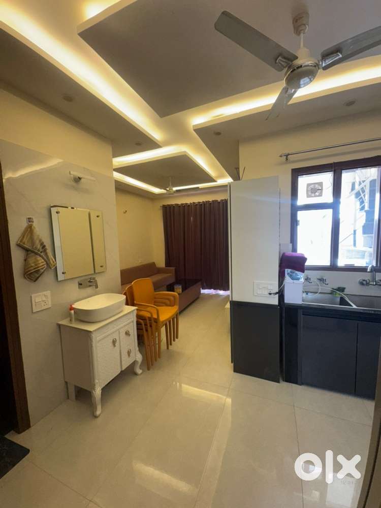 Independent fully furnished luscious 2ed floor