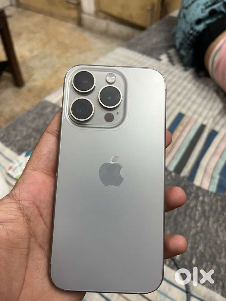 IPHONE 15 Pro natural titanium