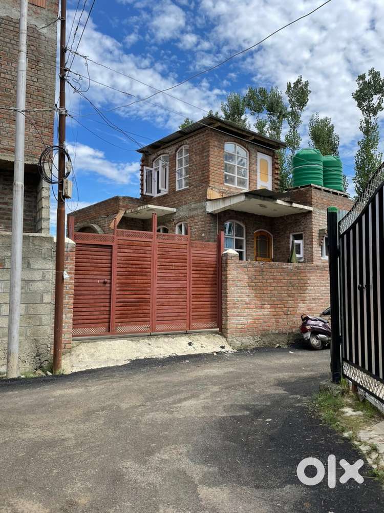 Sigle story house with 7 malras of milkiyat land