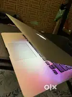 Macbook air i5, 8gb ram, 256 gb ssd