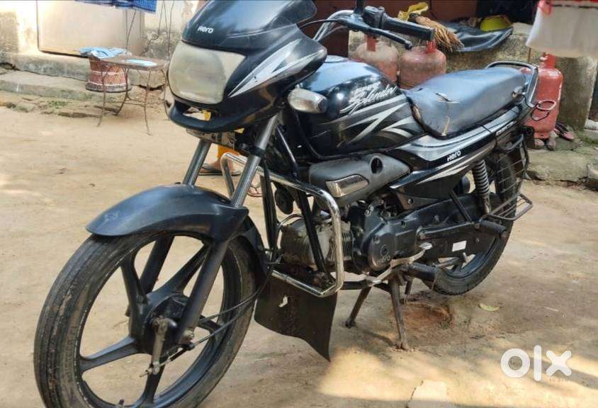 Hero Super Splendor BS IV Engine.