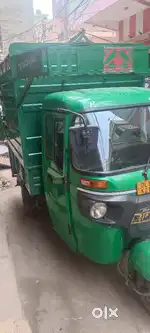 Bajaj Maxima cng & patrol
