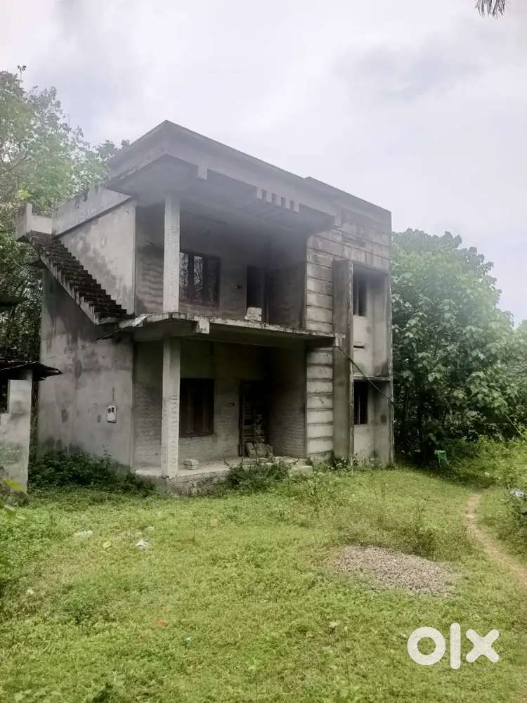 Plot and house for sale