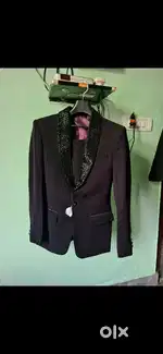 Premium Wine Color 2 Piece Suit – Like New  ZENMEN