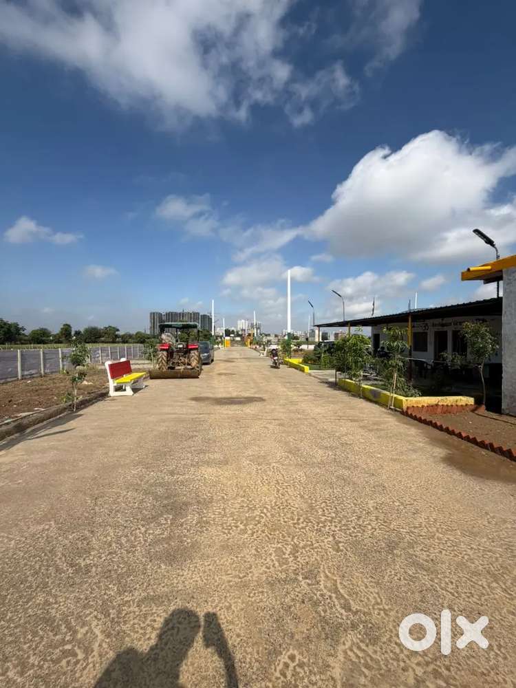 Plots in gated society