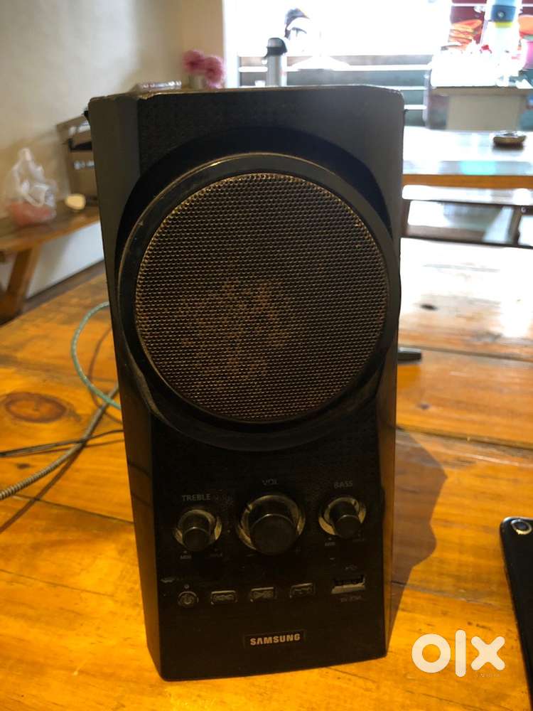 A samsung hometheater with buzz noise