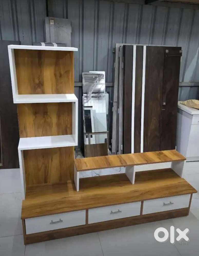 BRAND NEW TV UNIT 4X4