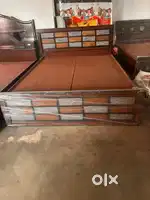 Qeen size with outstorage cot affordable price