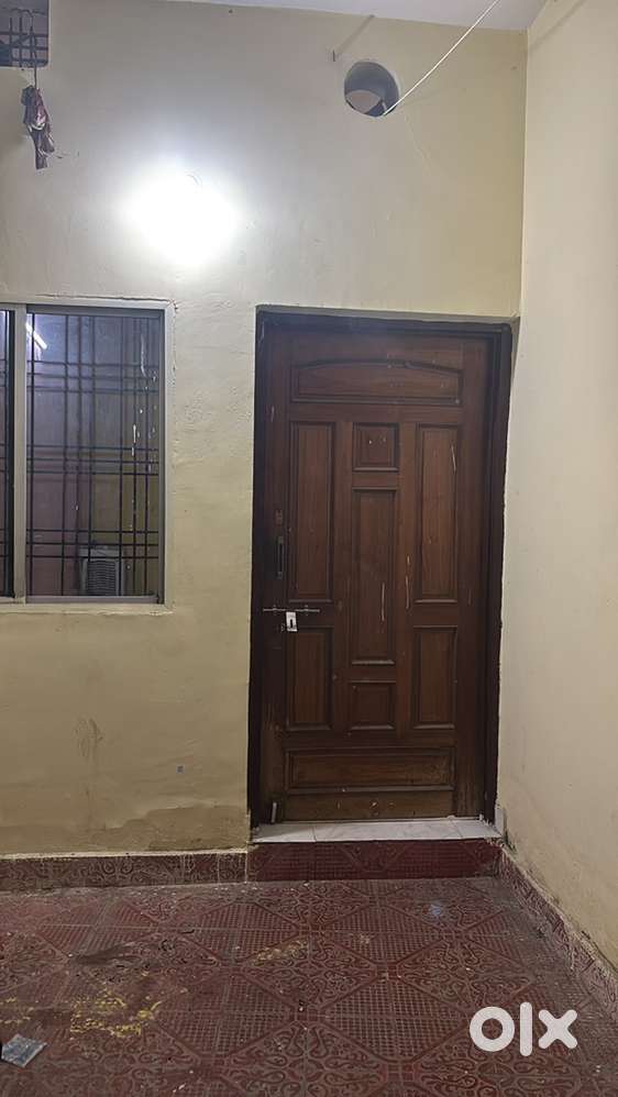 2bhk need male roommate