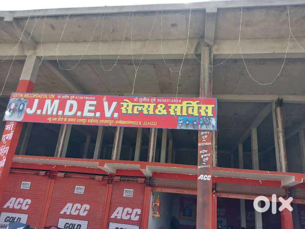 A big hall availabe for any purpose of business and showrooms etc.