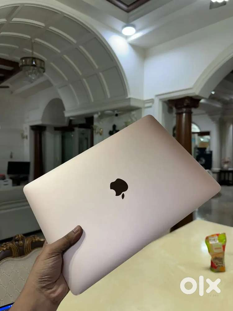 MacBook air (2020)8gb ram 512