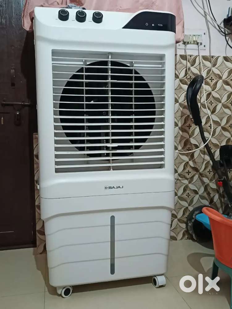 BAJAJ 90 L Desert Air Cooler

White, DMH90 Neo