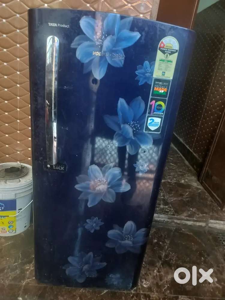 Voltas refrigerator 200l good condition thermostate are broken