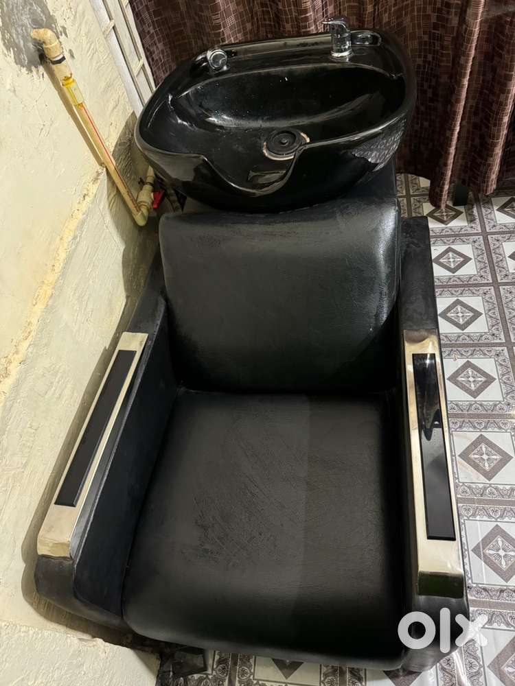 Saloon chair and facial bed