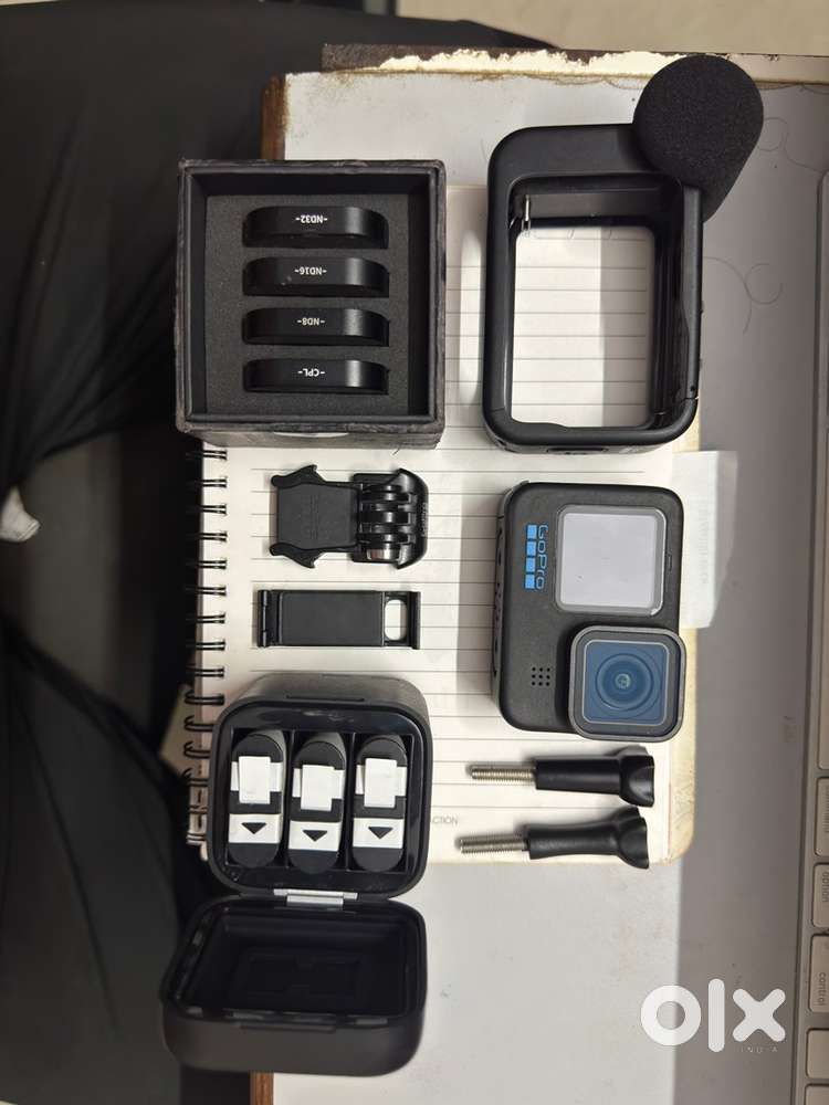 Go pro hero 11 black with media mod and accesories and 3 batteries