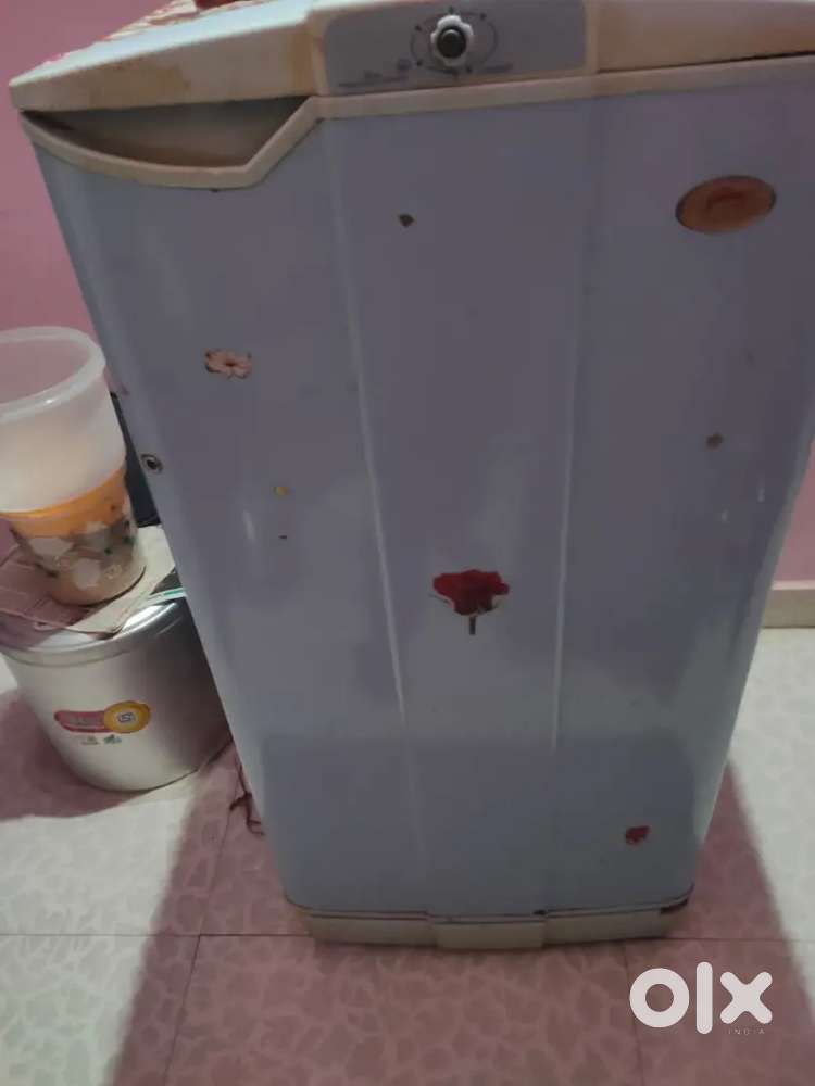 Bajaj neat and clean fridge and good running condition