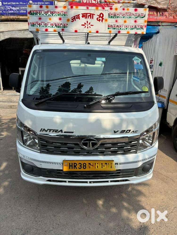 TATA INTRA AC SHOWROOM CONDITION 4200 KM RUN ONLY
