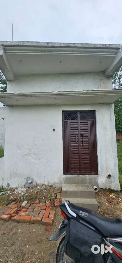 64gaz me za makan address ghatampur police chowki se aage rampur