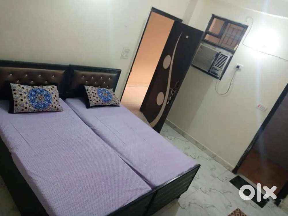 NO BROKERAGE 500+ Deluxe Boys PGs with meals & amenities in Noida!