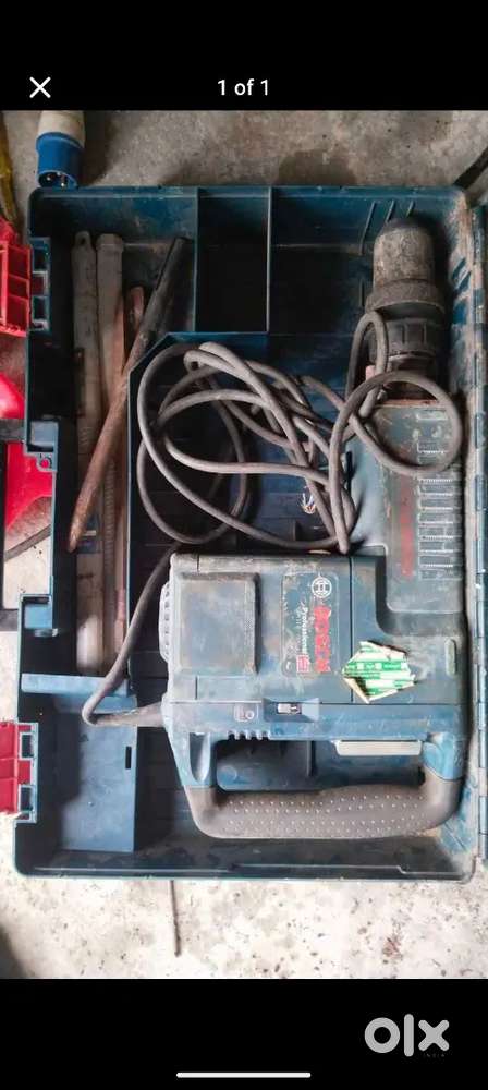 Bosch breaker machine