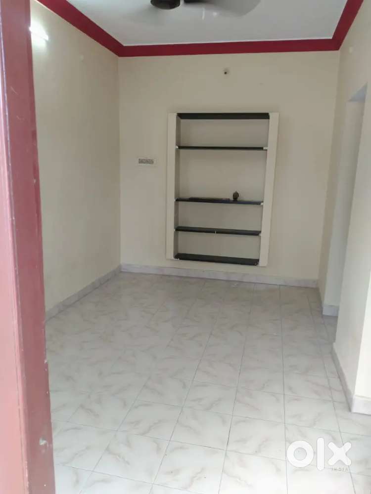 கீழ் வீடு. 1 ரூம், 1 ஹால்,1கிச்சன்,2 பாத்ரூம்
