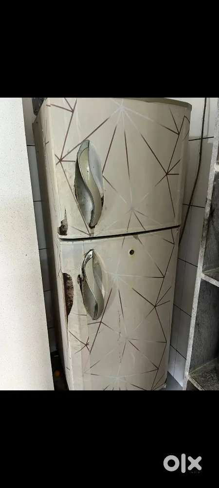 Old fridge double door in working condition.