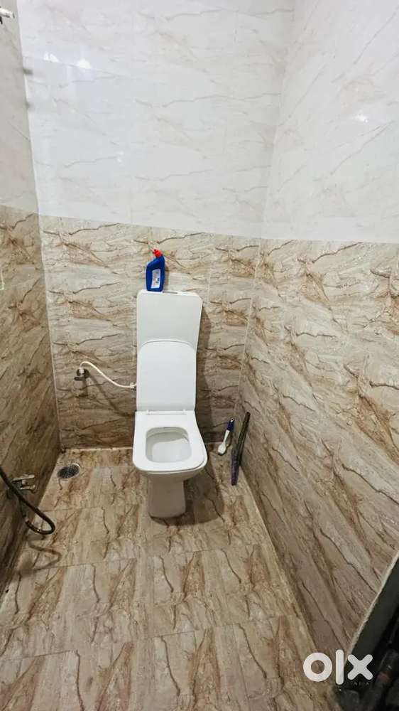 1 bhk house 1st floor