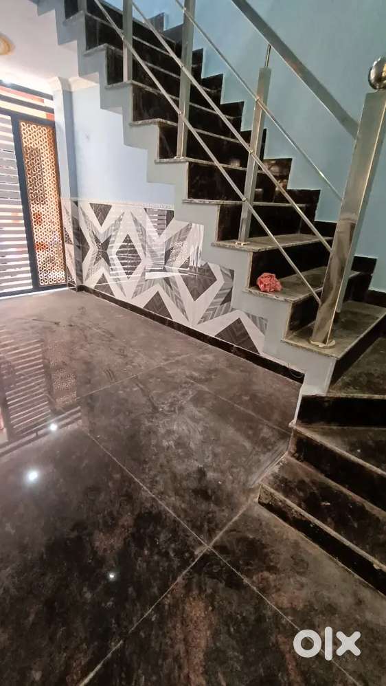 100 gaj corner house